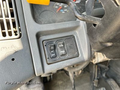 image for item NP9754 2007 International 7300  digger derrick truck