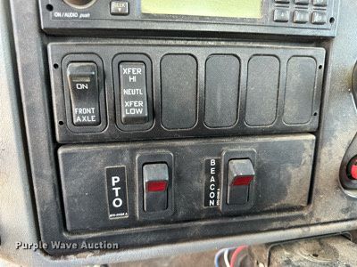 image for item NP9754 2007 International 7300  digger derrick truck