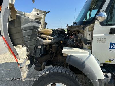 image for item NP9754 2007 International 7300  digger derrick truck