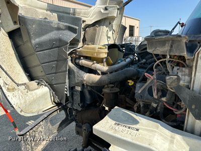 image for item NP9754 2007 International 7300  digger derrick truck