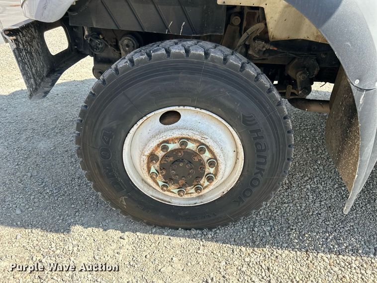 image for item NP9754 2007 International 7300  digger derrick truck