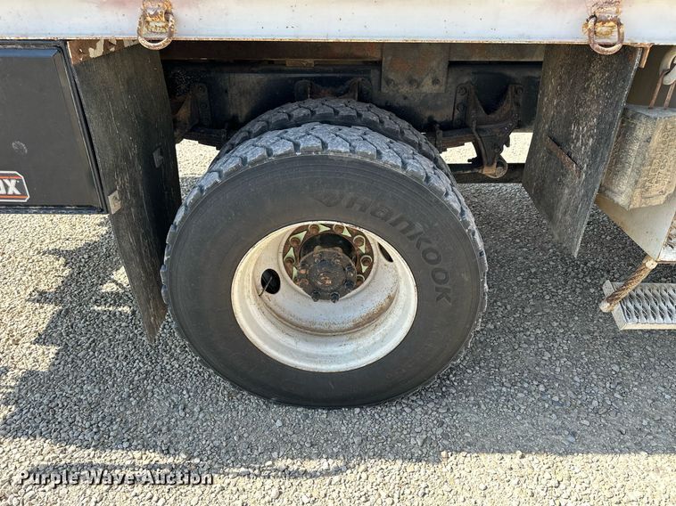 image for item NP9754 2007 International 7300  digger derrick truck