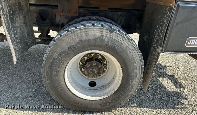 image for item NP9754 2007 International 7300  digger derrick truck