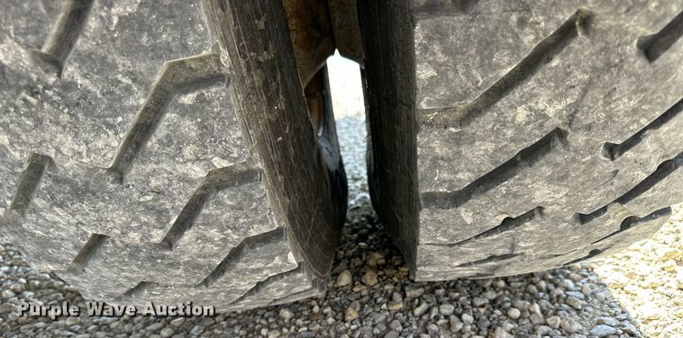 image for item NP9754 2007 International 7300  digger derrick truck