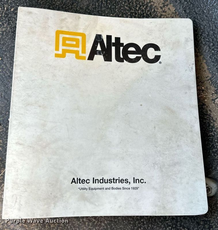 image for item NP9754 2007 International 7300  digger derrick truck