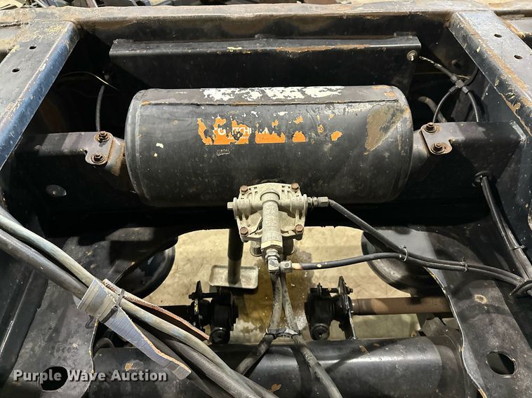 image for item OC9018 2008 Trail King TK22FA-051  pin-on axle