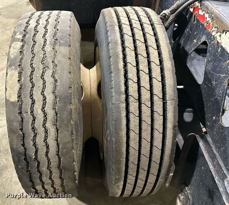 image for item OC9018 2008 Trail King TK22FA-051  pin-on axle