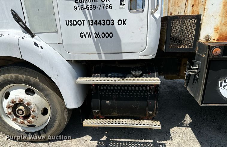 image for item OC9023 1995 White GMC WB  utility / service truck