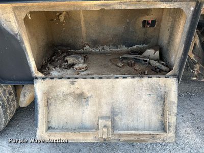 image for item OC9023 1995 White GMC WB  utility / service truck