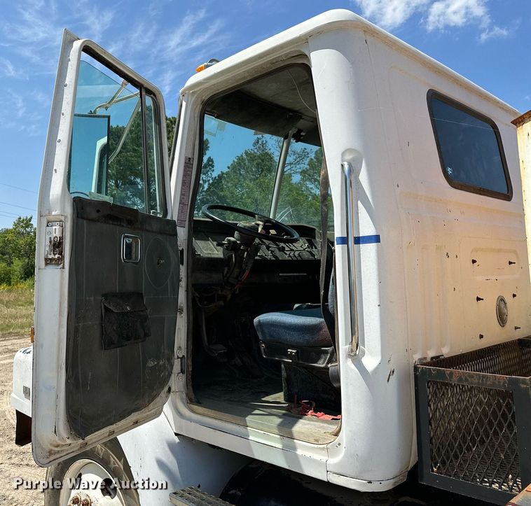 image for item OC9023 1995 White GMC WB  utility / service truck