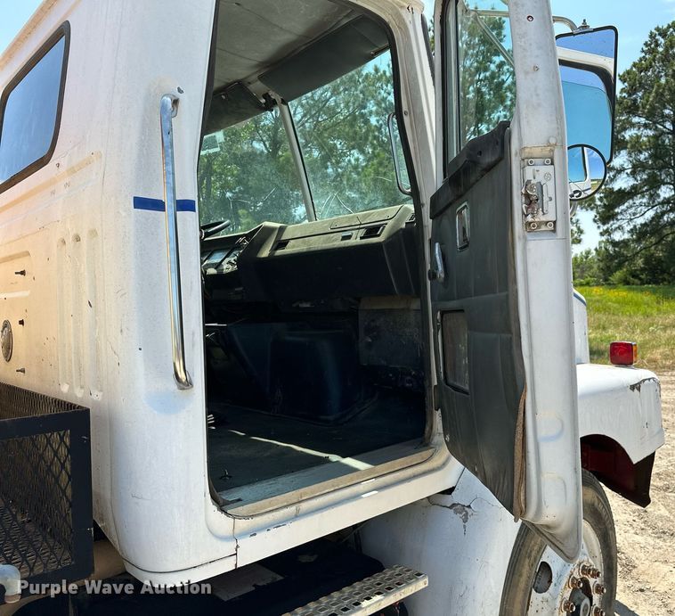 image for item OC9023 1995 White GMC WB  utility / service truck