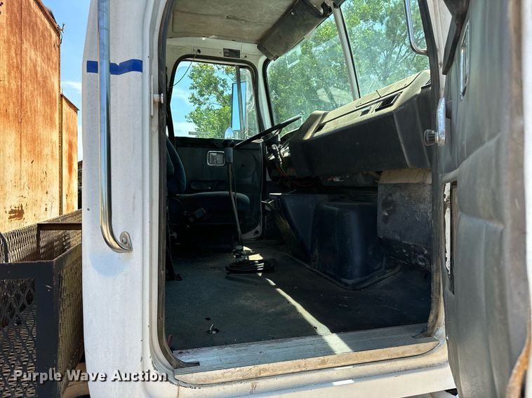 image for item OC9023 1995 White GMC WB  utility / service truck