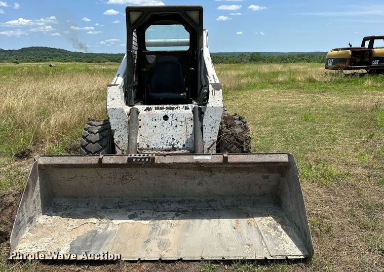 image for item OC9024 2006 Bobcat S300  skid steer loader
