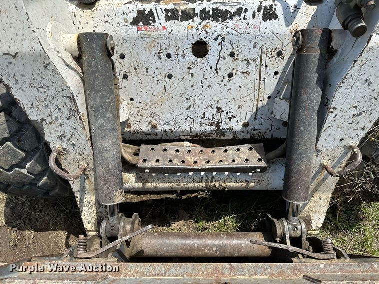 image for item OC9024 2006 Bobcat S300  skid steer loader