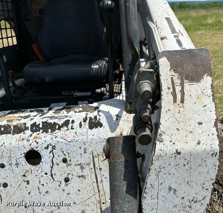 image for item OC9024 2006 Bobcat S300  skid steer loader