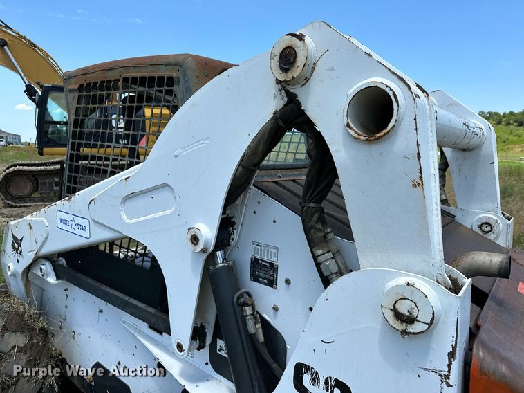 image for item OC9024 2006 Bobcat S300  skid steer loader