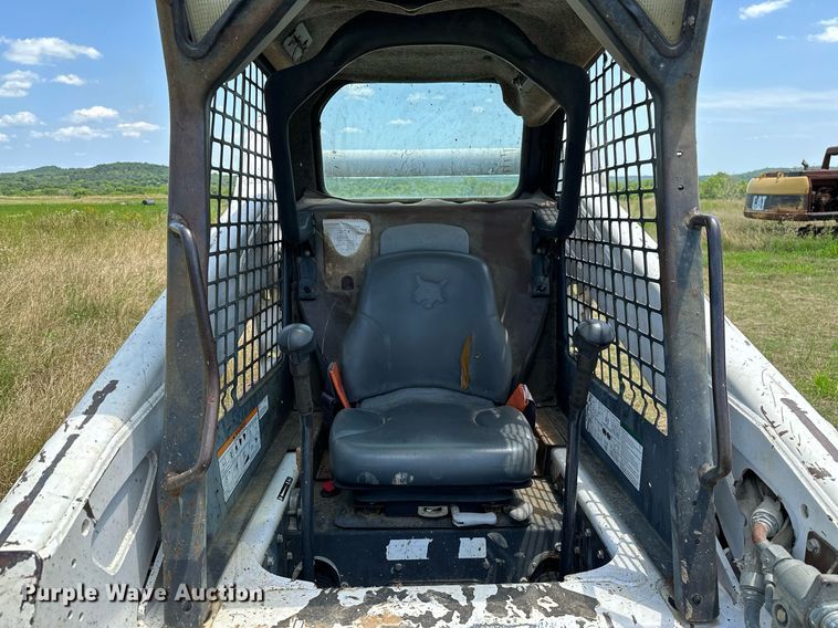 image for item OC9024 2006 Bobcat S300  skid steer loader
