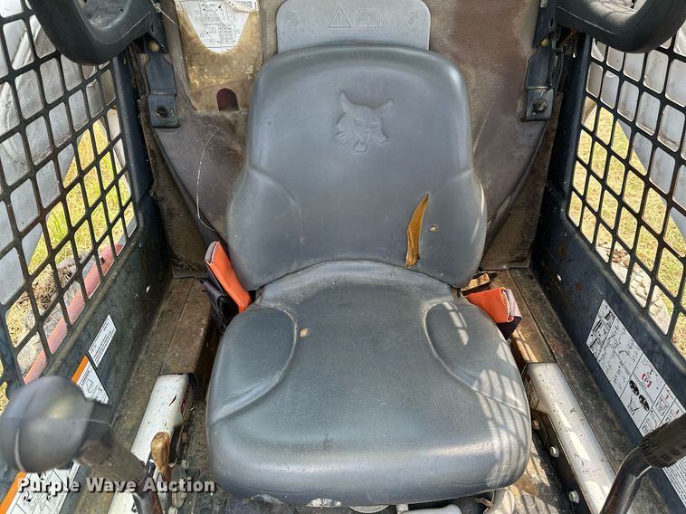image for item OC9024 2006 Bobcat S300  skid steer loader