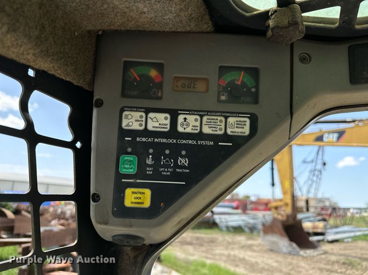 image for item OC9024 2006 Bobcat S300  skid steer loader