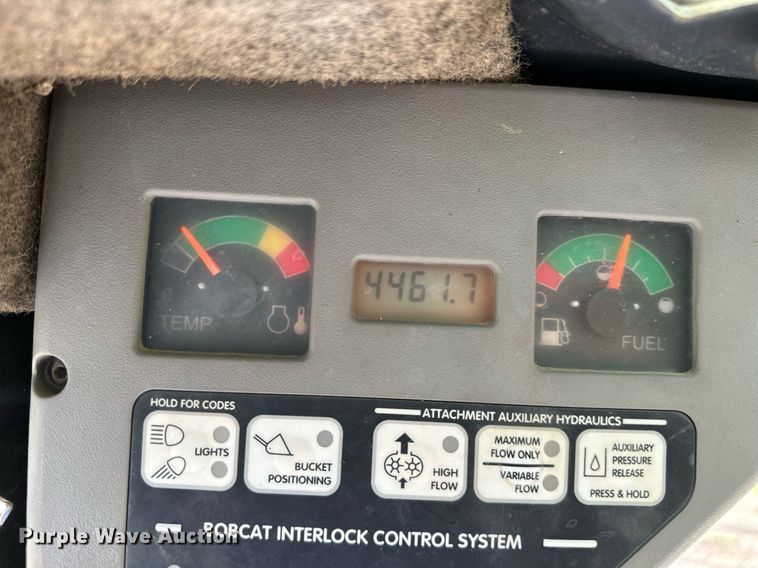 image for item OC9024 2006 Bobcat S300  skid steer loader