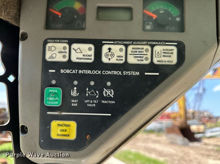 image for item OC9024 2006 Bobcat S300  skid steer loader