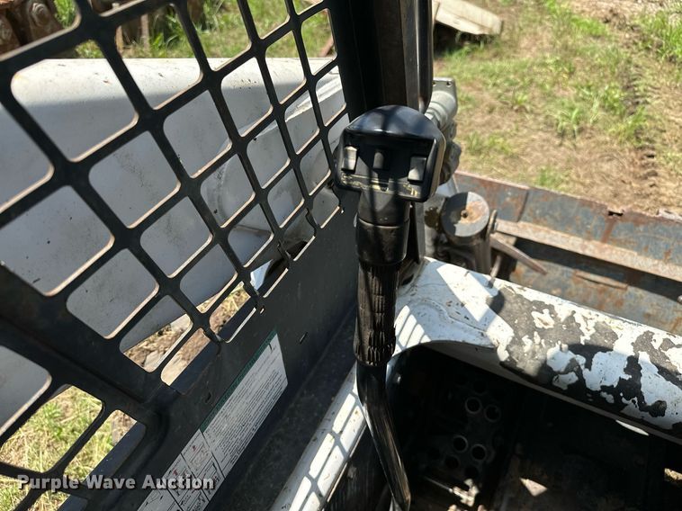 image for item OC9024 2006 Bobcat S300  skid steer loader