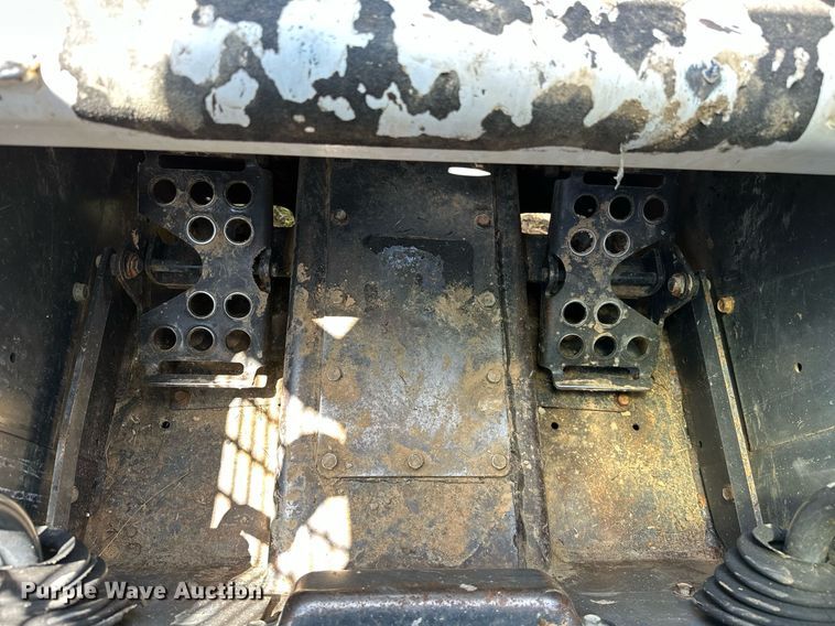 image for item OC9024 2006 Bobcat S300  skid steer loader