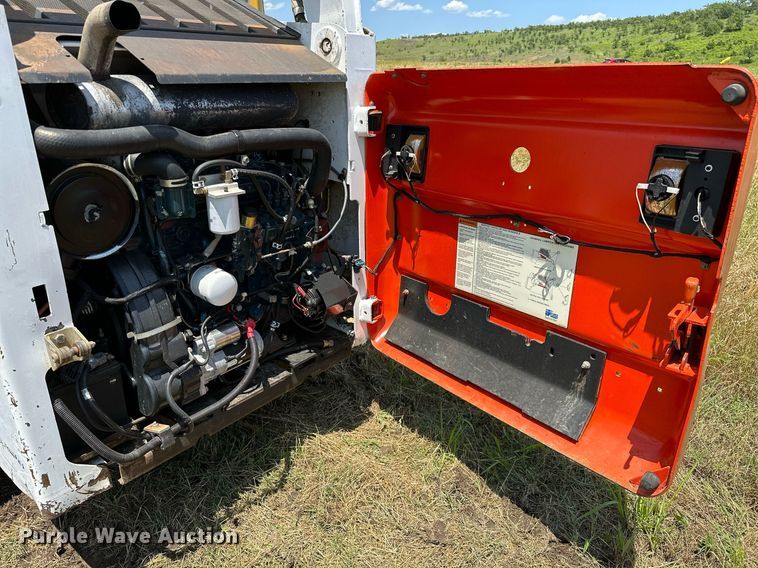 image for item OC9024 2006 Bobcat S300  skid steer loader
