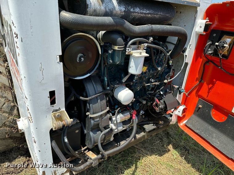 image for item OC9024 2006 Bobcat S300  skid steer loader
