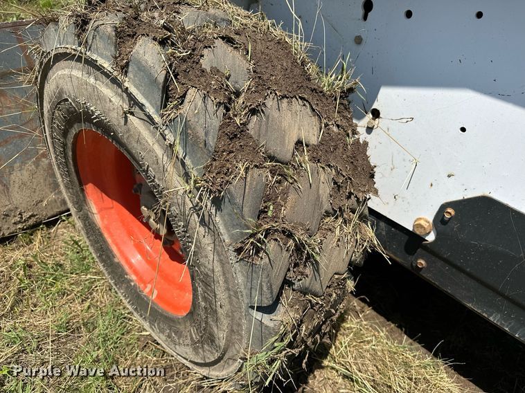image for item OC9024 2006 Bobcat S300  skid steer loader