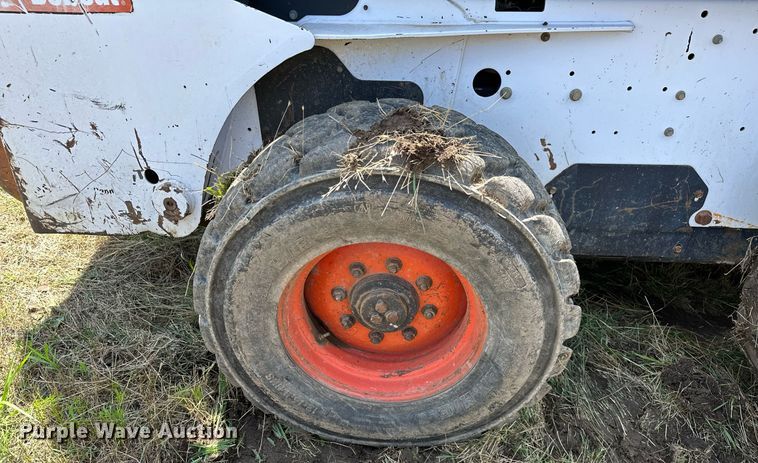 image for item OC9024 2006 Bobcat S300  skid steer loader