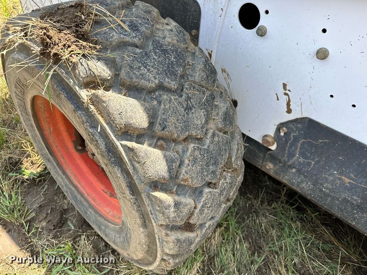 image for item OC9024 2006 Bobcat S300  skid steer loader