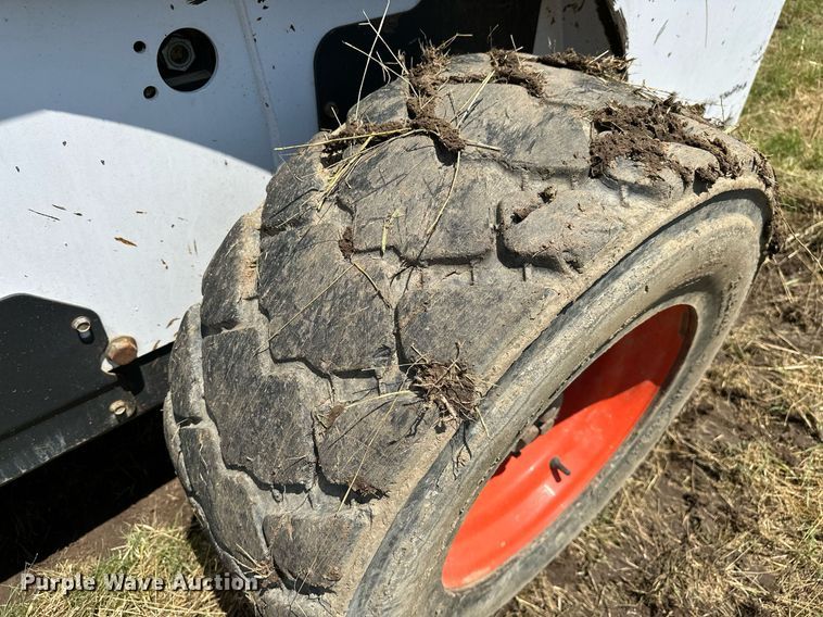image for item OC9024 2006 Bobcat S300  skid steer loader