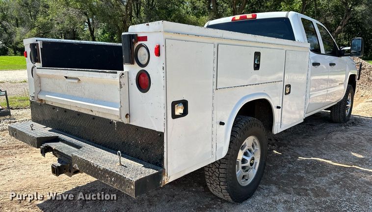 image for item OC9031 2015 Chevrolet Silverado 2500HD  Double Cab utility bed pickup truck