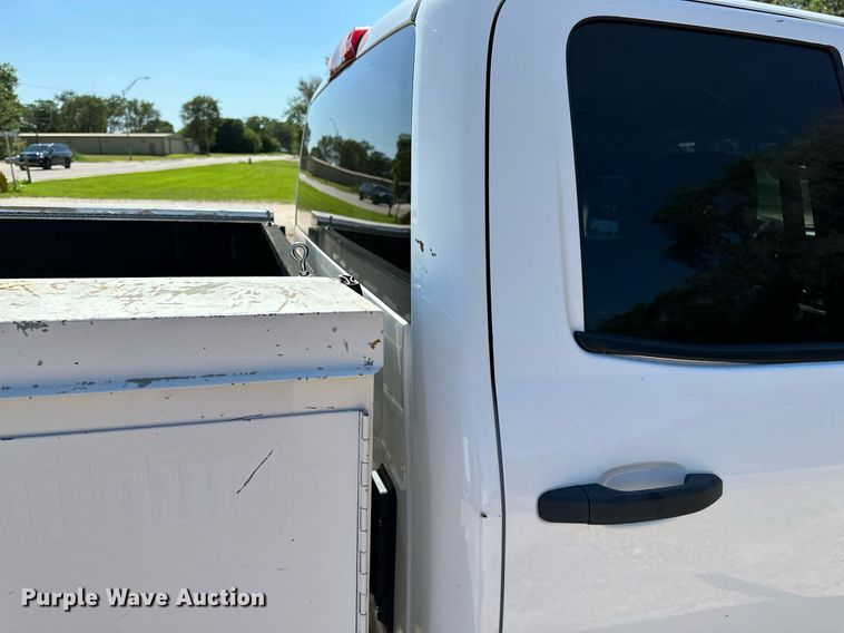 image for item OC9031 2015 Chevrolet Silverado 2500HD  Double Cab utility bed pickup truck