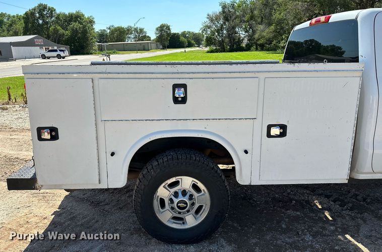 image for item OC9031 2015 Chevrolet Silverado 2500HD  Double Cab utility bed pickup truck