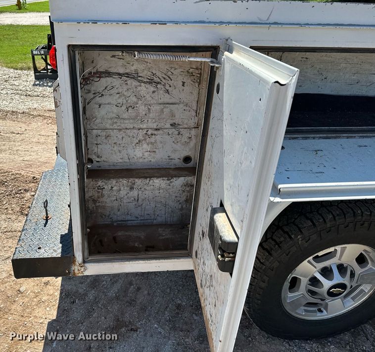 image for item OC9031 2015 Chevrolet Silverado 2500HD  Double Cab utility bed pickup truck