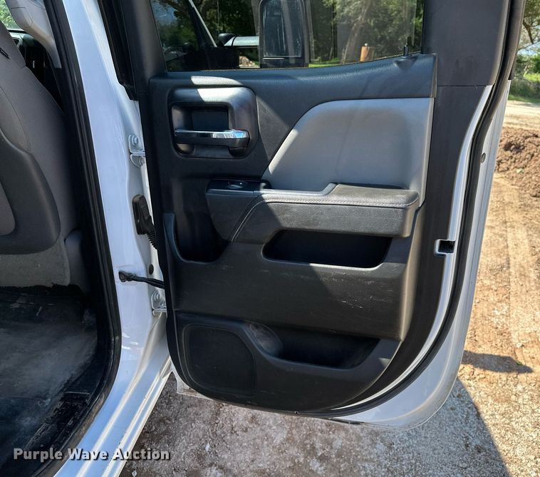 image for item OC9031 2015 Chevrolet Silverado 2500HD  Double Cab utility bed pickup truck