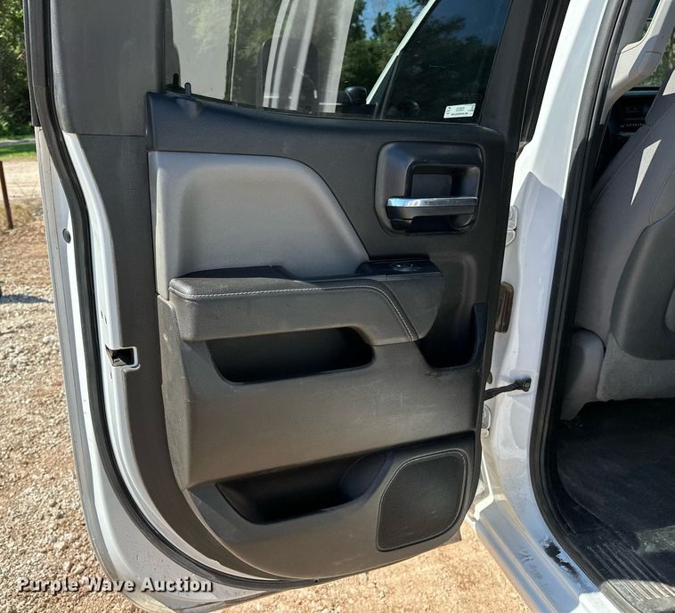 image for item OC9031 2015 Chevrolet Silverado 2500HD  Double Cab utility bed pickup truck