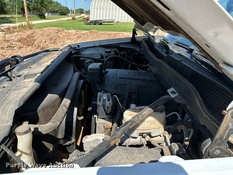 image for item OC9031 2015 Chevrolet Silverado 2500HD  Double Cab utility bed pickup truck