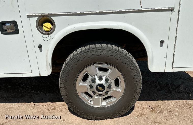 image for item OC9031 2015 Chevrolet Silverado 2500HD  Double Cab utility bed pickup truck