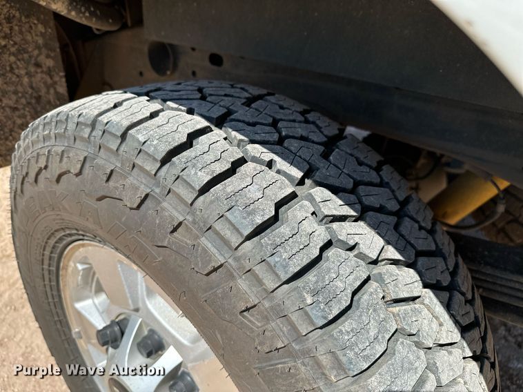 image for item OC9031 2015 Chevrolet Silverado 2500HD  Double Cab utility bed pickup truck