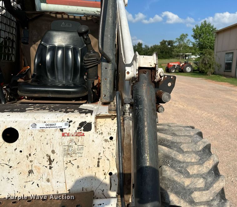 image for item OC9047 2001 Bobcat 873  skid steer loader