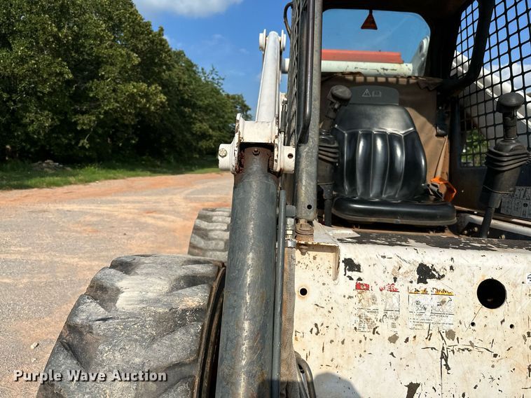 image for item OC9047 2001 Bobcat 873  skid steer loader