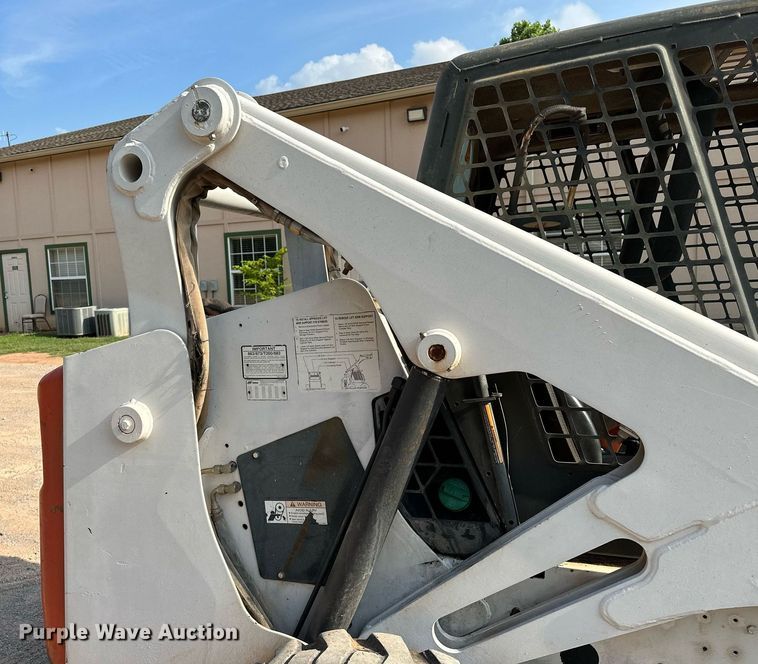 image for item OC9047 2001 Bobcat 873  skid steer loader