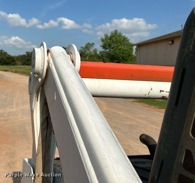 image for item OC9047 2001 Bobcat 873  skid steer loader