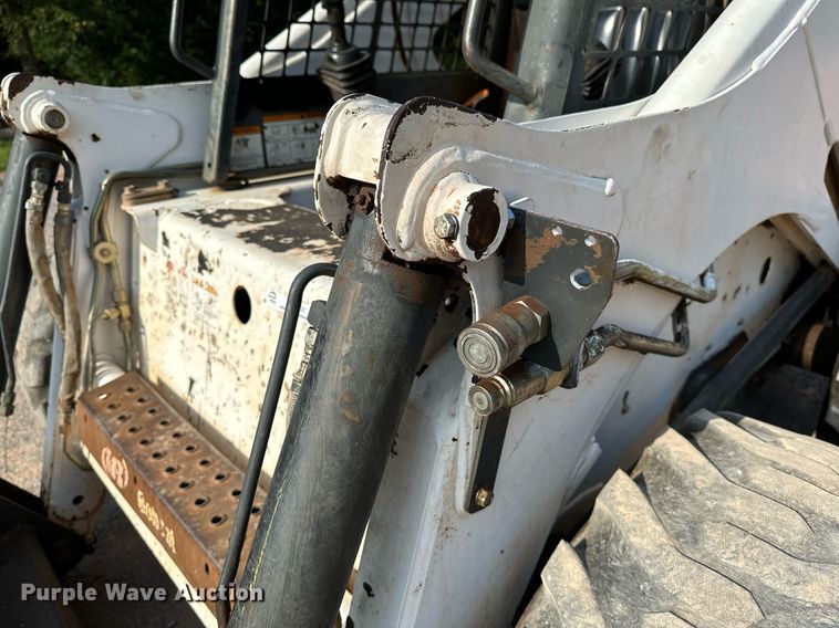 image for item OC9047 2001 Bobcat 873  skid steer loader
