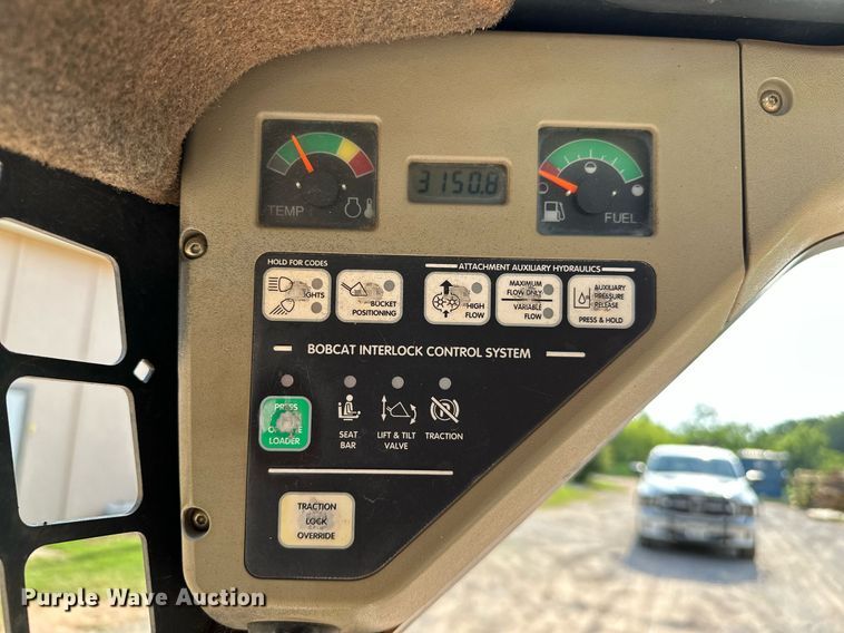 image for item OC9047 2001 Bobcat 873  skid steer loader