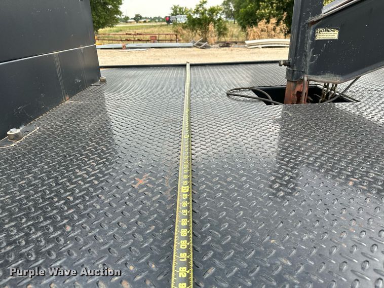 image for item OC9066 1998 GMC C7500  flatbed truck