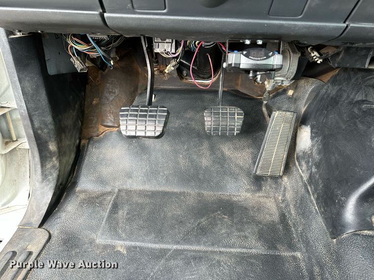 image for item OC9066 1998 GMC C7500  flatbed truck